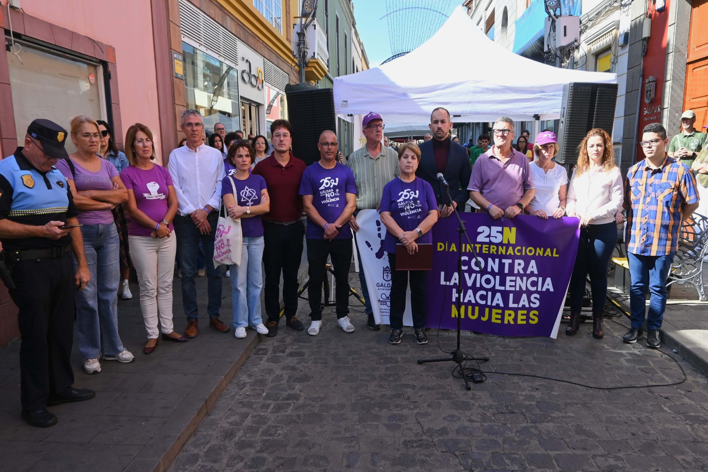 Gáldar muestra su repulsa frente a la violencia hacia las mujeres y homenajea a las víctimas