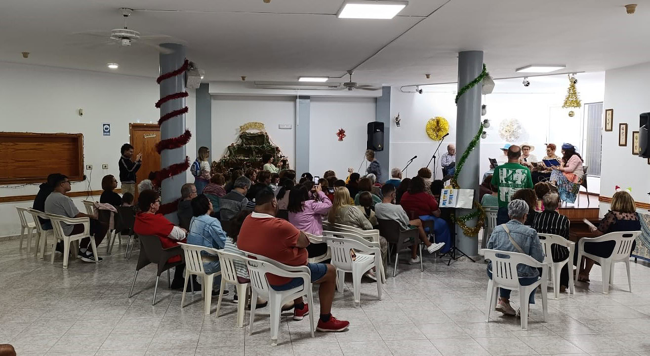 El Club de Mayores Estrella del Norte de Sardina celebra una gala solidaria navideña