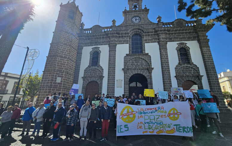 El IES de Teror celebró el Día de la Paz con una marcha y la lectura del manifiesto