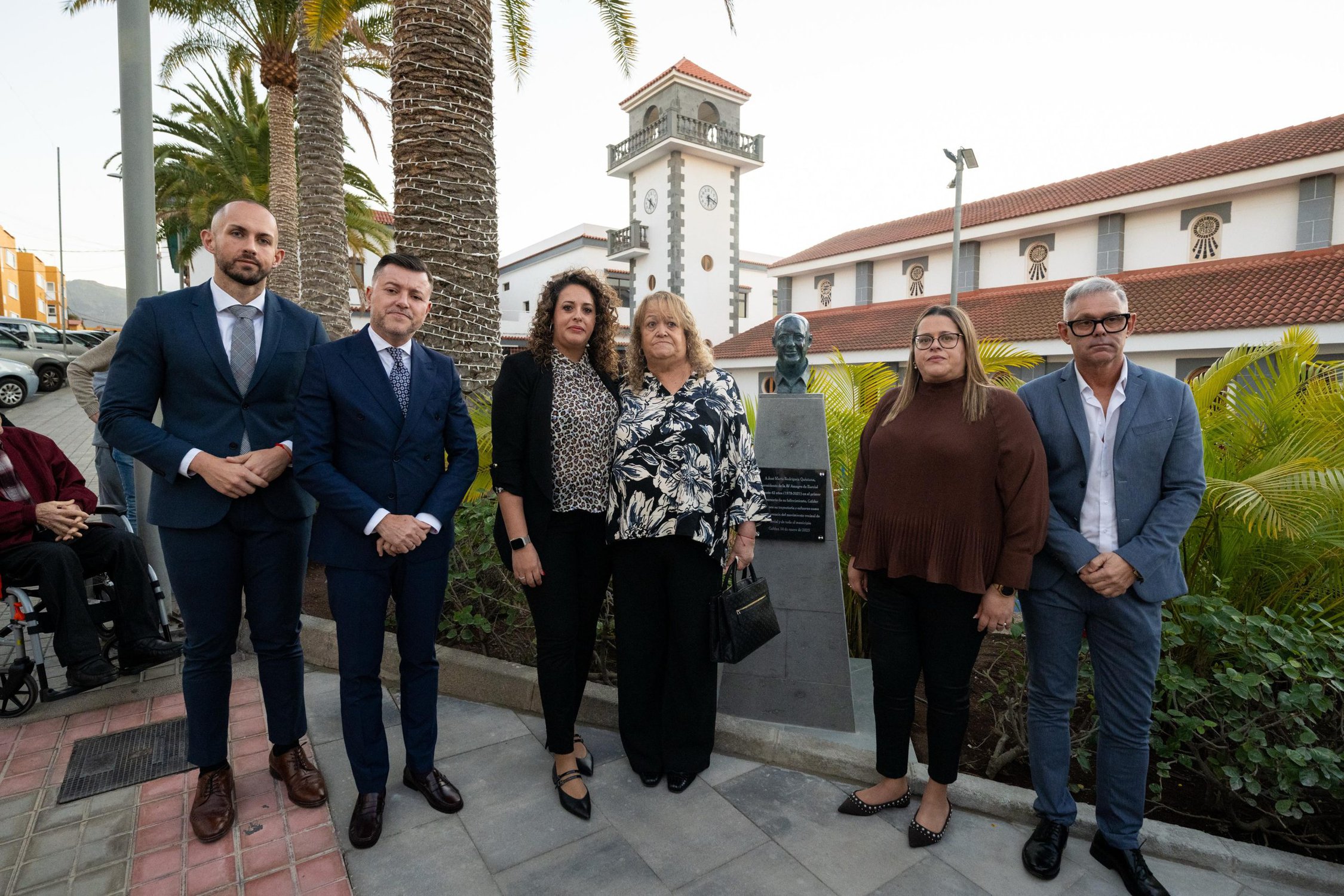 Gáldar descubre un busto a Pepe ‘el de Kika’ en la Plaza de Barrial y un monolito dedicado al movimiento asociativo del barrio