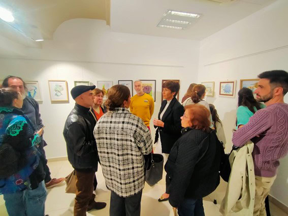 La concejalía de Educación inaugura  la exposición «El Arte que habla: Historias y emociones de cada técnica» en el Centro Municipal de Cultura