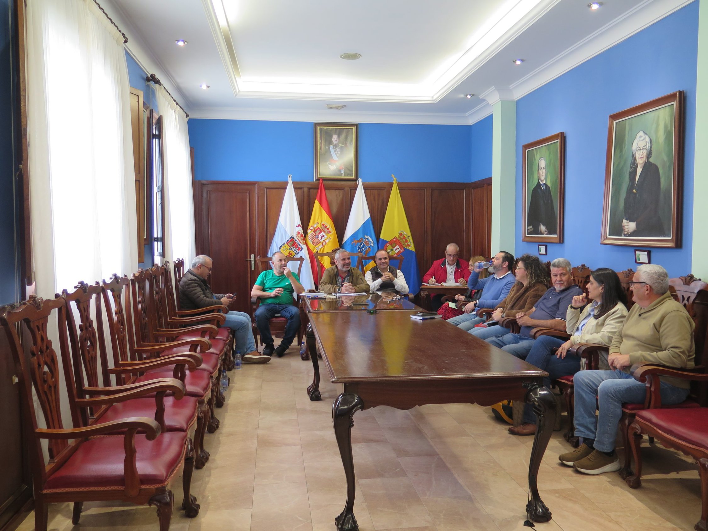 El Pleno desestima las alegaciones de Juntos por Guía-Nueva Canarias a los dos puestos de personal eventual de la plantilla municipal