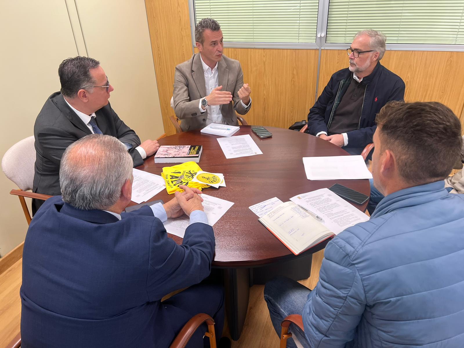 El Ayuntamiento y la Consejería de Educación del Gobierno de Canarias mantienen un encuentro de trabajo en torno a la celebración del centenario del Pleito de La Aldea