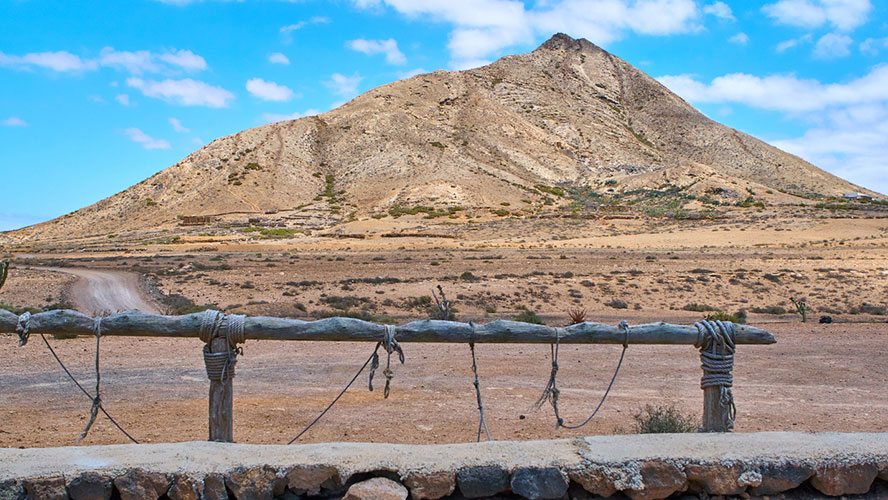 El SEPRONA de la Guardia Civil de Fuerteventura, identifica y denuncia a la autora del acceso no autorizado a la Montaña de Tindaya