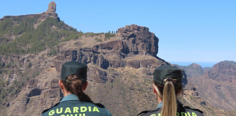 La Guardia Civil refuerza la vigilancia en el Parque Rural del Roque Nublo, y recuerda que el estacionamiento está prohibido