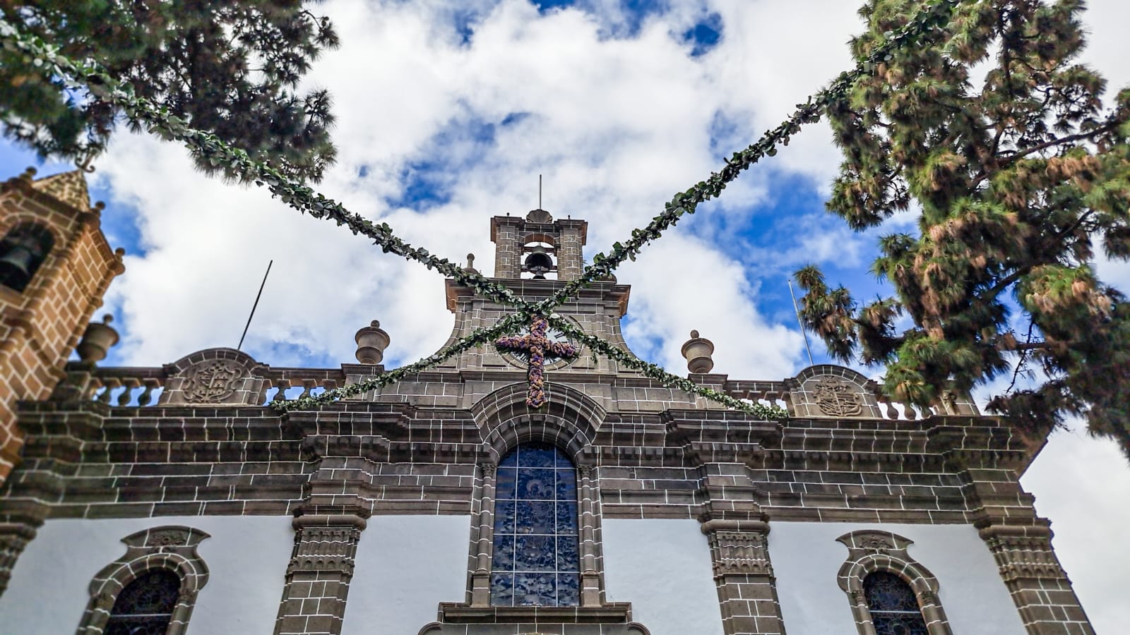 Teror prepara su festividad de San José y la Santa Cruz con los tradicionales festones