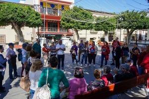 Alfredo Goncalves Ferreira teniente de alcalde y concejal de Desarrollo Local dando la bienvenida a un grupo de visitantes al municipio en una actividad reciente del PFAE Guarizate