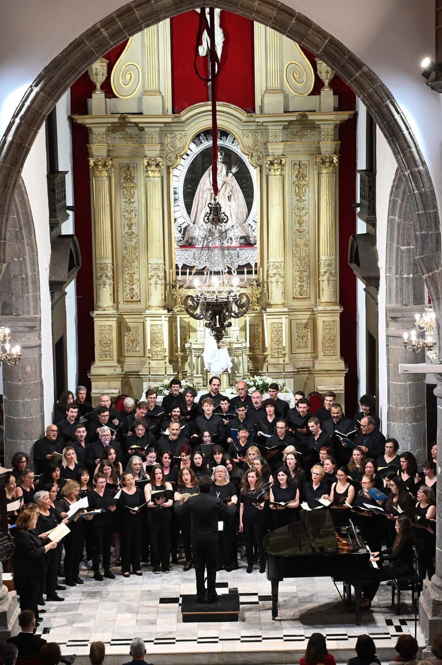 Más de 100 voces llenaron la Iglesia de Santa María de Guía con el Réquiem de Mozart