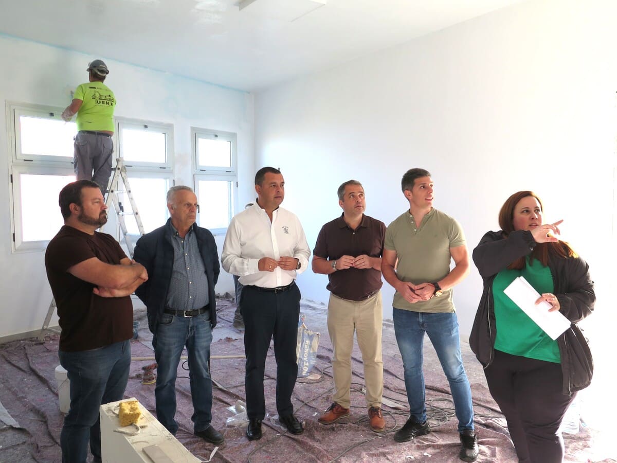 Las obras de remodelación y mejora del velatorio de Casas de Aguilar finalizan en abril