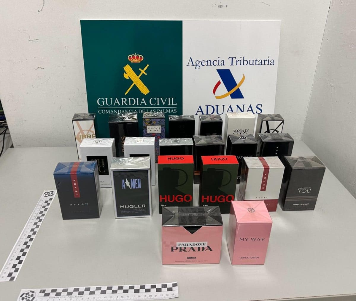 La Guardia Civil investiga a dos personas por el hurto de 21 perfumes en las tiendas del aeropuerto de Fuerteventura