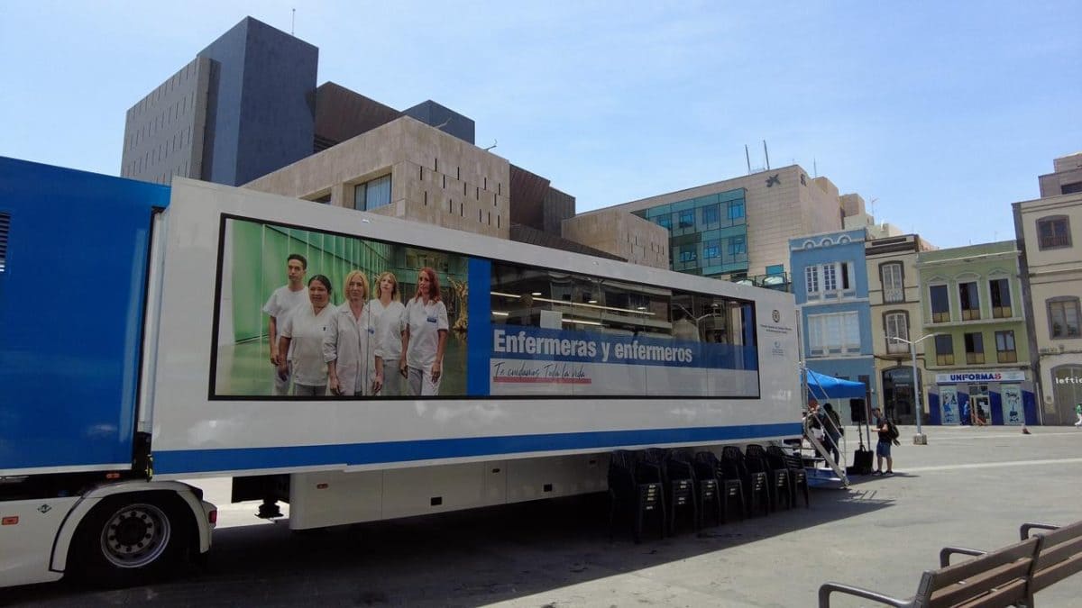 La ‘Ruta Enfermera’ llega a Gran Canaria para dar a conocer los cuidados de enfermería.