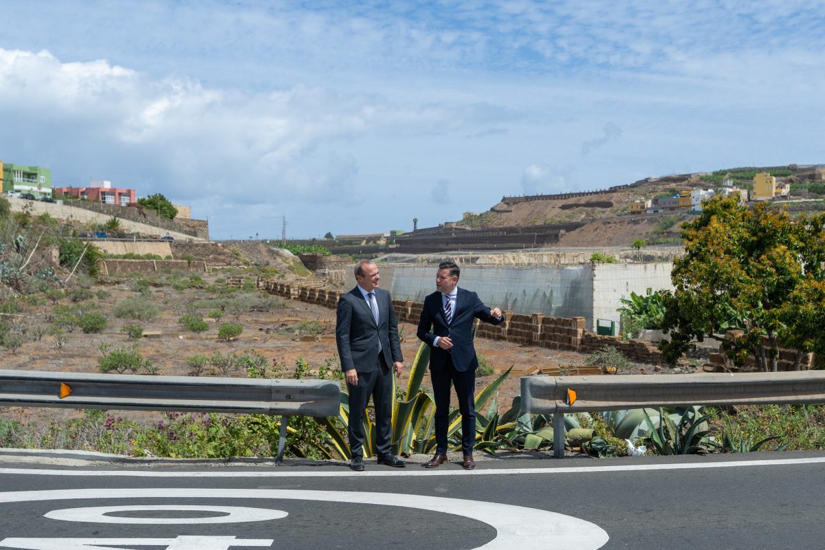 Gáldar y el Cabildo acuerdan impulsar la creación de una senda peatonal que conecte con Barrial a través de la GC-202