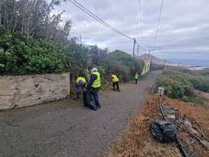 Trabajadores del proyecto Ruralia 2023 acondcionando espacios publicos del municipio 1