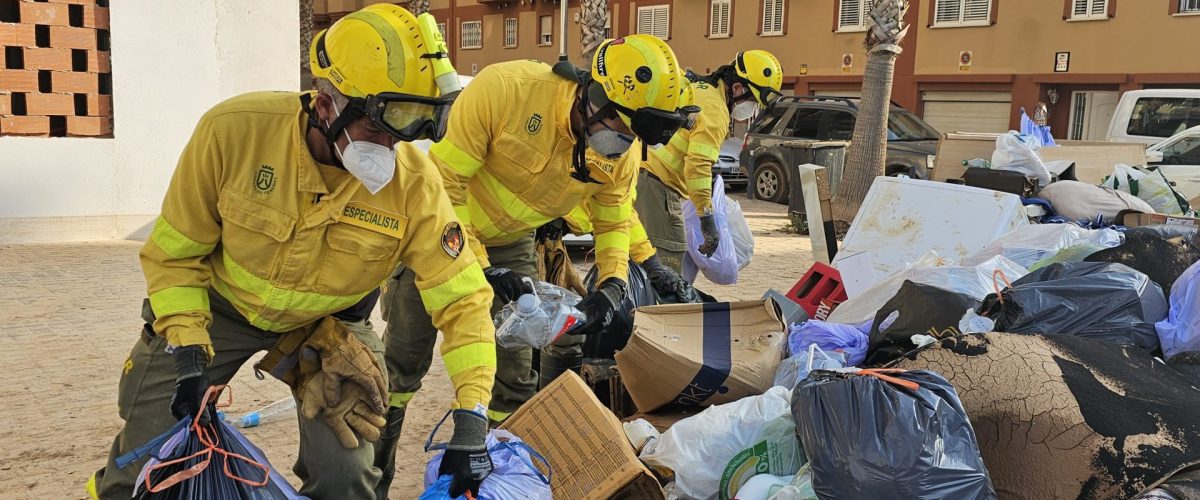 051124 Trabajo del dispositivo de emergencias canario en Valencia (2)