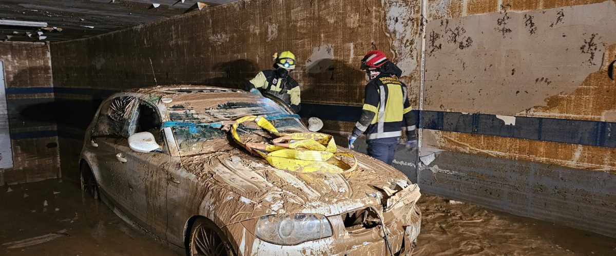 121124 Bomberos de GC en garajes