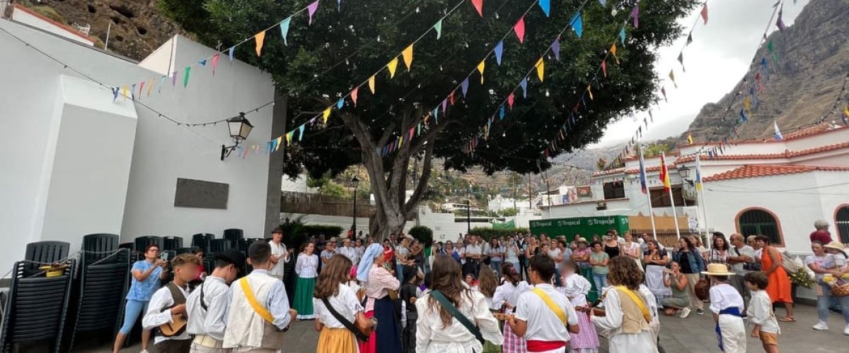 4Los ninos y ninas de El Valle hacen historia en Agaete con la primera Ofrenda Infantil a San Pedro5