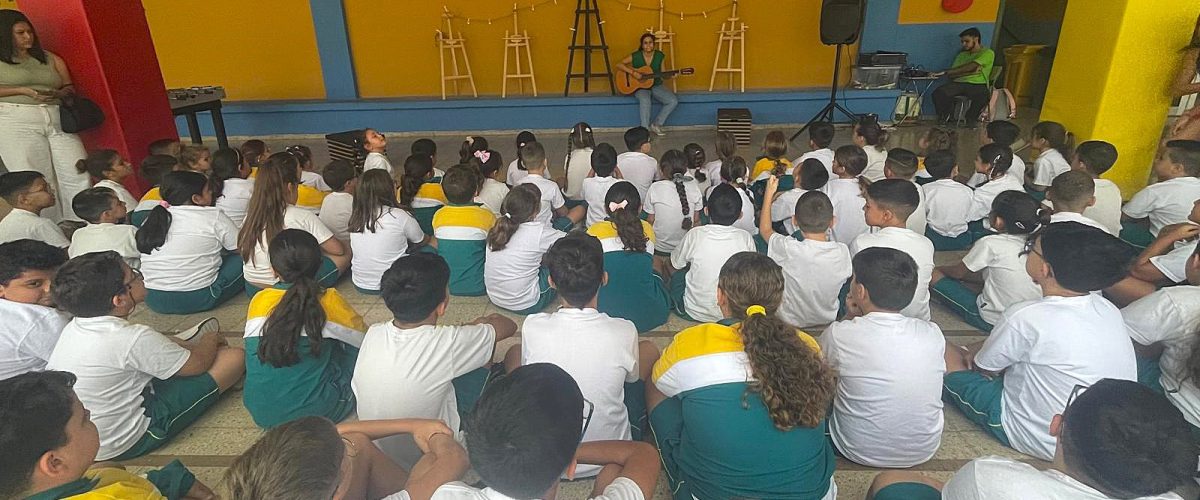 Actividad escolar en el colegio de Hoya de Pineda