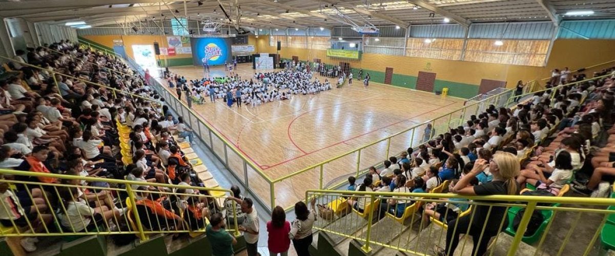 Acto del Dia Internacional de los Derechos de la Infancia en el Polideportivo Juan Vega Mateos