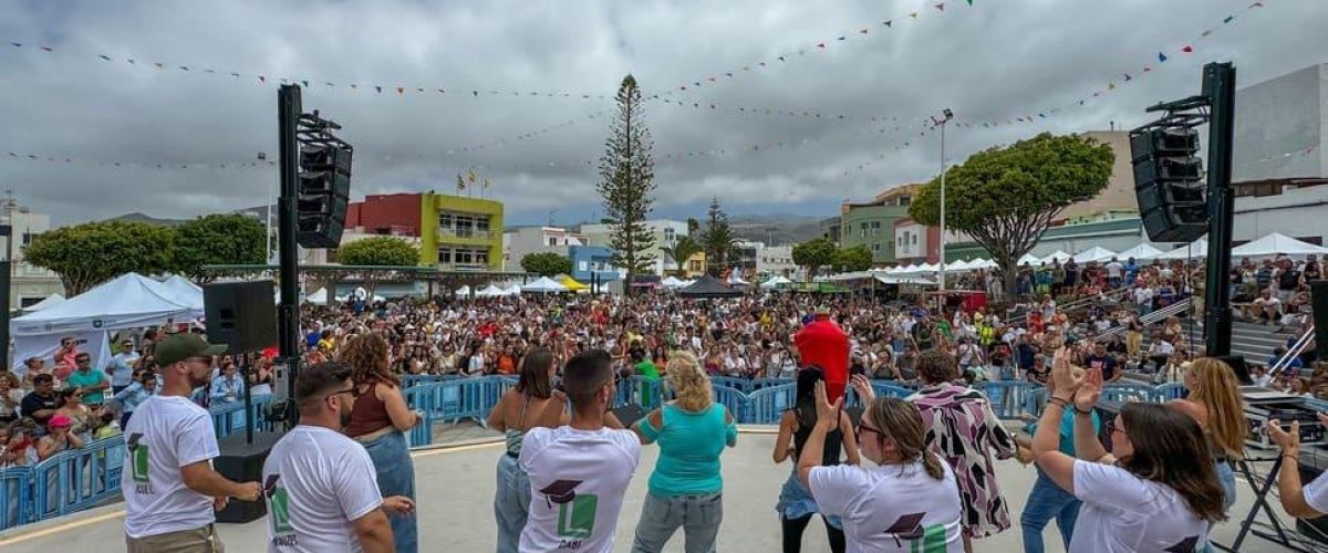 Actuación de King África en la Plaza de La Atalaya en el marco de la Feria Empresarial y Deportiva (9)