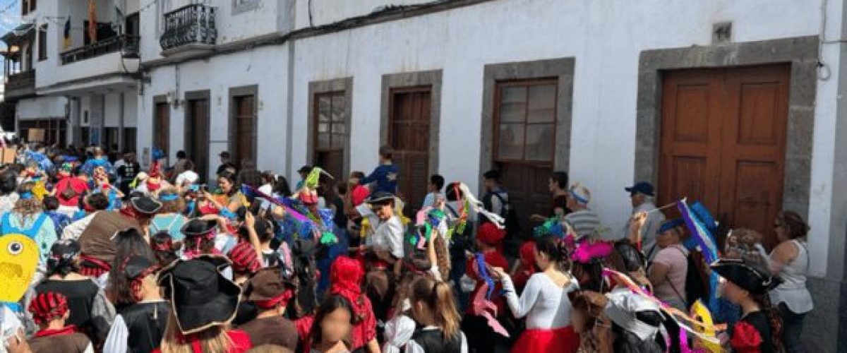 Agaete se llena de color con el Carnaval de los mas pequenos as5