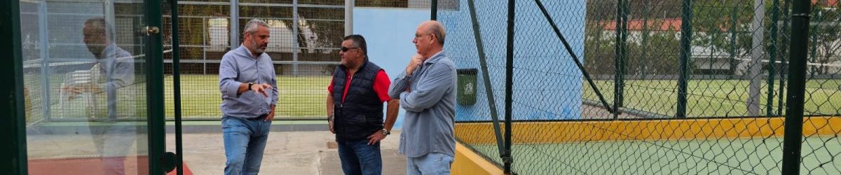 Alfredo Gonçalves, a la izquierda de la imagen, durante una visita a la Ciudad Deportiva