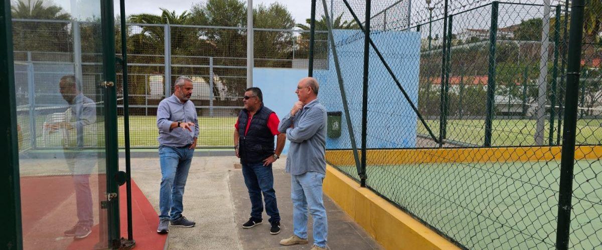 Alfredo Gonçalves, a la izquierda de la imagen, durante una visita a la Ciudad Deportiva