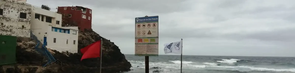 Bandera roja en Los Dos Roques