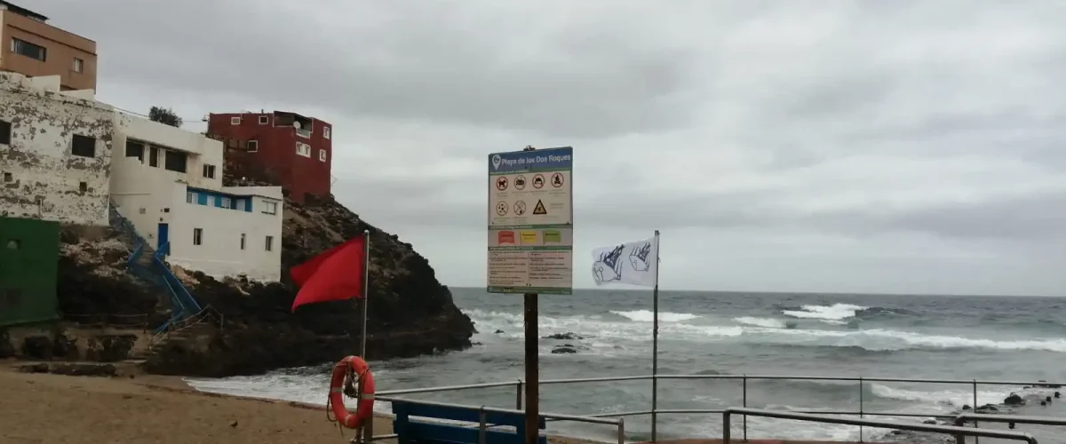 Bandera roja en Los Dos Roques