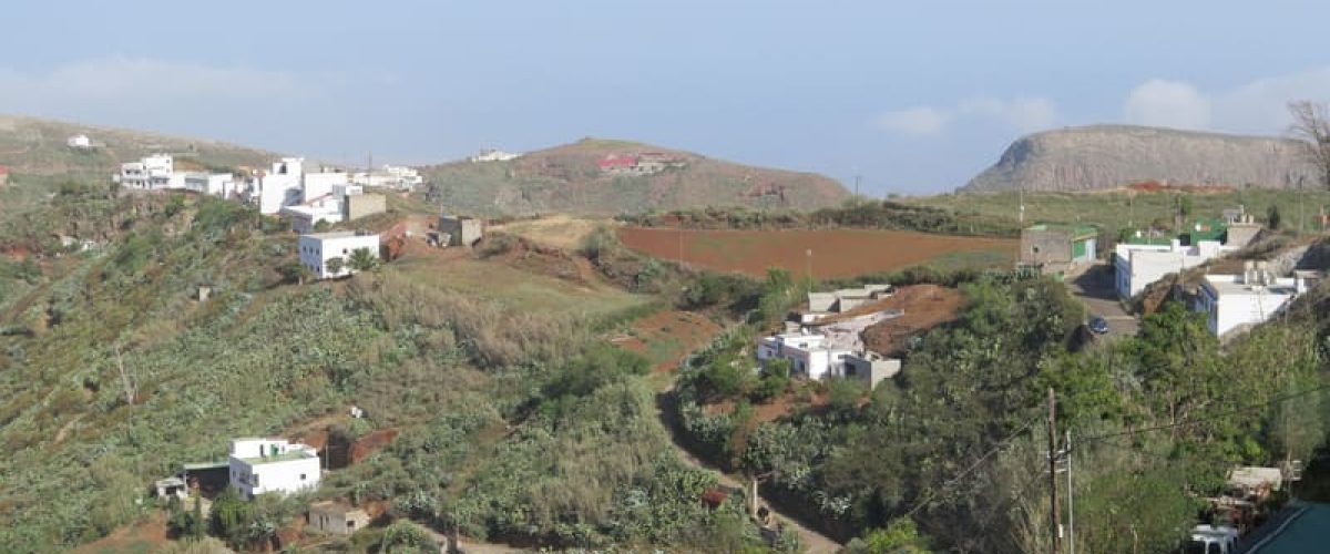 Barrio de Bascamao en las medianias guienses