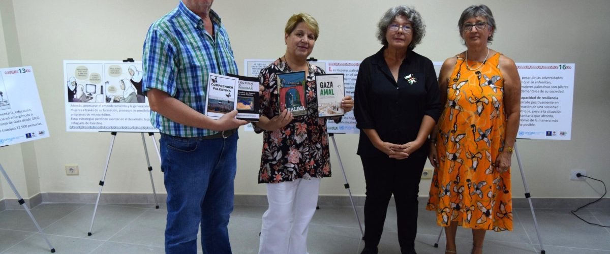 Carlos Ruiz Ana Teresa Mendoza Rosa Halaby y Toni Ali en la donacion de libros y junto a la exposicion scaled