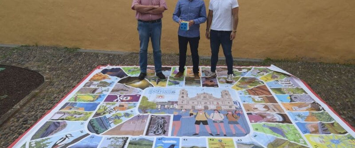 Carlos Ruiz Ulises Miranda y Miguel Bolanos junto al Juego del Camino de Santiago1