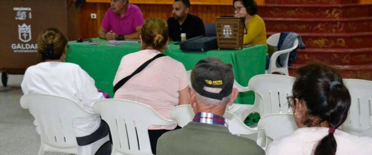 Charla informativa sobre el quinto contenedor en la AAVV Amagro de Barrial 1