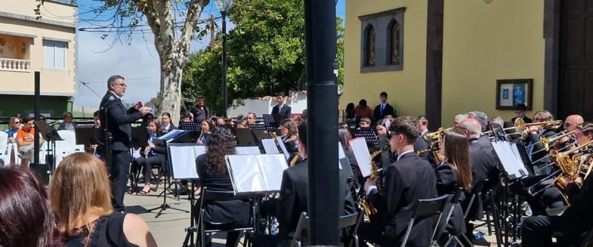 Concierto de la Banda Municipal de Musica Ciudad de Guia en la plaza de Montana Alta 1