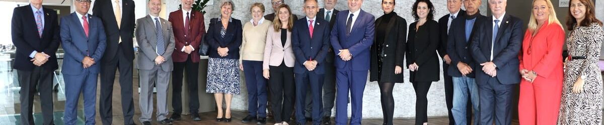 Cuerpo Consular con Viceconsejereo de Formación Profesional del Gobierno de Canarias