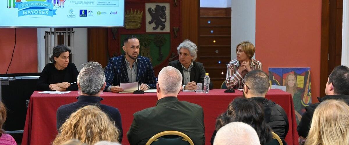 De izqueirda a derecha, Cristina Suárez, Julio Mateo, Jorge Pérez y Dolores Delgado, en la Sala del Sábor