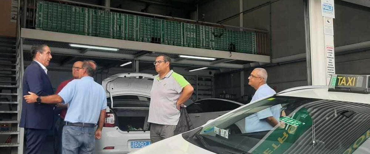 Durante la visita a la Coop. Taxis San Cristobal