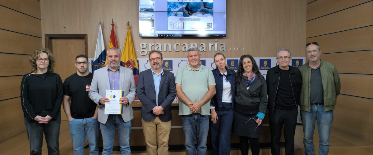 El alcalde, Alfredo Gonçalves Ferreira, junto al consejero Raúl García Brink, el concejal José Fernando Estévez, y los técnicos del proyecto.