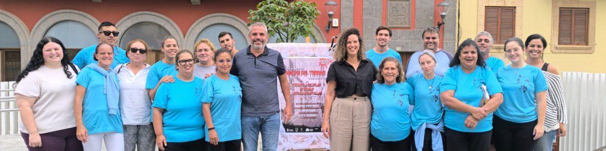 El alcalde, Alfredo Gonçalves Ferreira, y la concejala de Universidad Popular, Ruth Martín Rodríguez, junto al alumnado trabajador de los PFAEs que colaboran nuevamente en esta edición. (1)