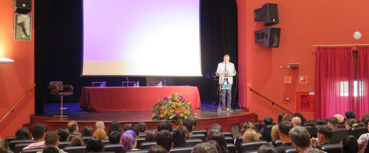 El alcalde Pedro Rodriguez durante la inauguracion de las I Jornadas de salud laboral celebradas en el Hesperides scaled