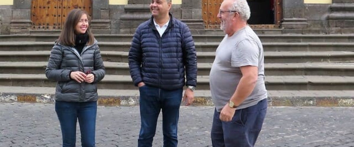 El alcalde Pedro Rodriguez junto a la concejala de Cultura Sibisse Sosa y Nacho Almenar director del espectaculo 1