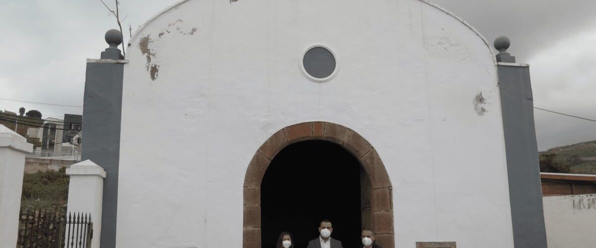 El alcalde Pedro Rodriguez junto a la concejala de Cultura Sibisse Sosa y el concejal de urbanismo Cesar Medina durante la visita a la Ermita de San Sebastian 002