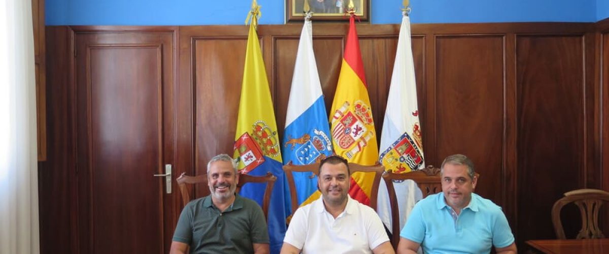 El alcalde Pedro Rodriguez junto al primer teniente de alcalde Alfredo Goncalves y el concejal de Urbanismo y Obras Cesar Medina derecha de la imagen