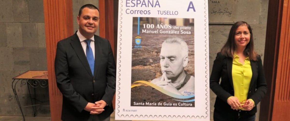 El alcalde Pedro Rodriguez y la concejala de Cultura Sibisse Sosa en la presentacion del sello del Centenario de Manuel Gonzalez Sosa