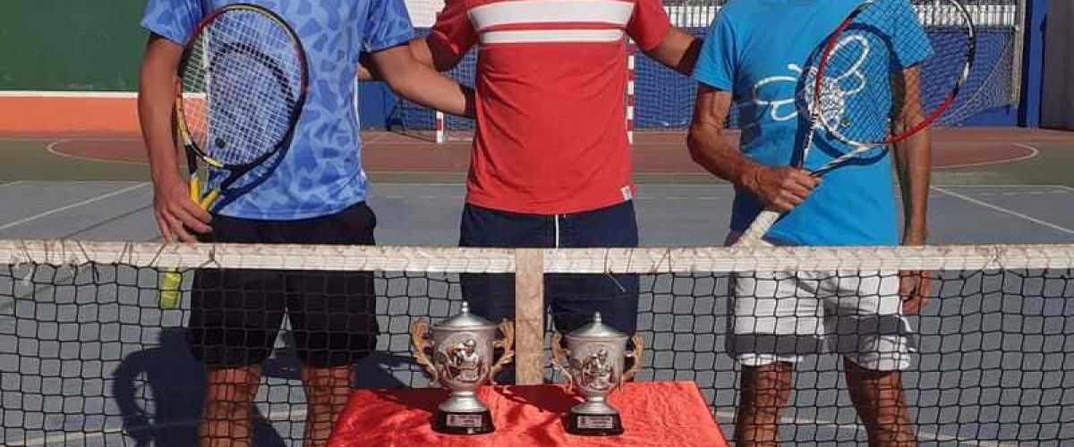 El concejal de Deportes en final torneo tenis 1