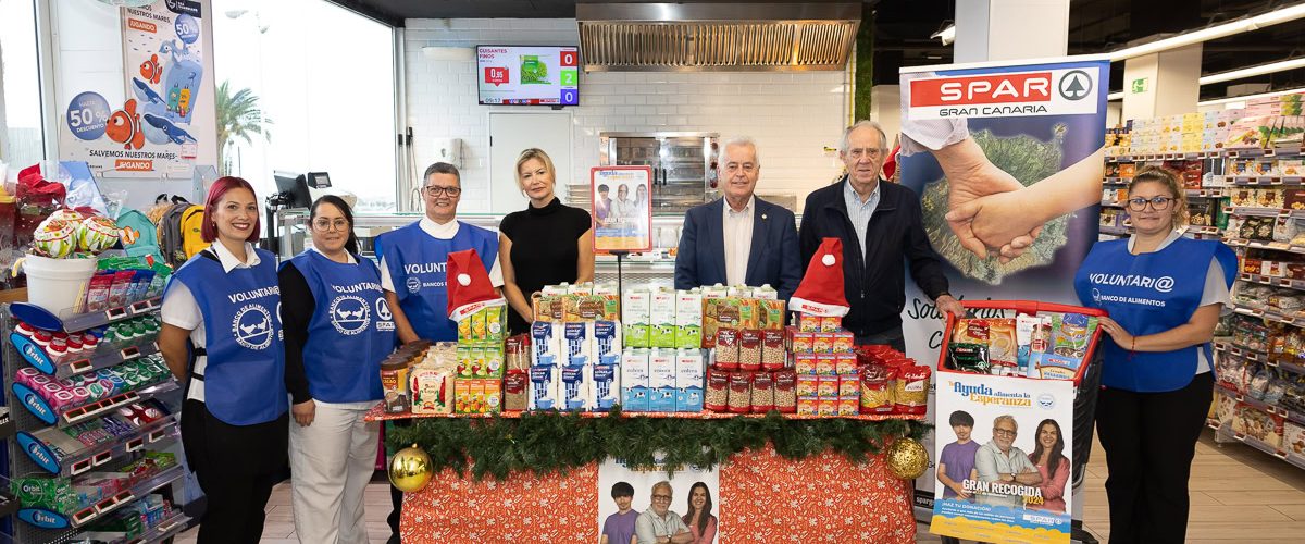 El equipo de SPAR La Barranquera, junto a la directiva de SPAR Gran Canaria y el presidente del Banco de Alimentos