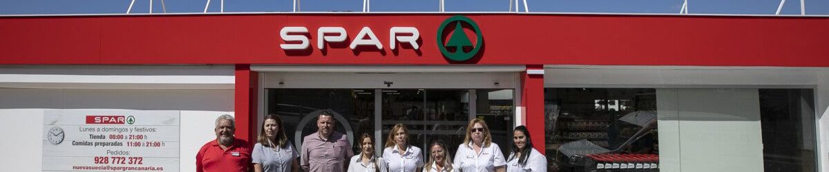 El equipo de SPAR Nueva Suecia durante su reapertura