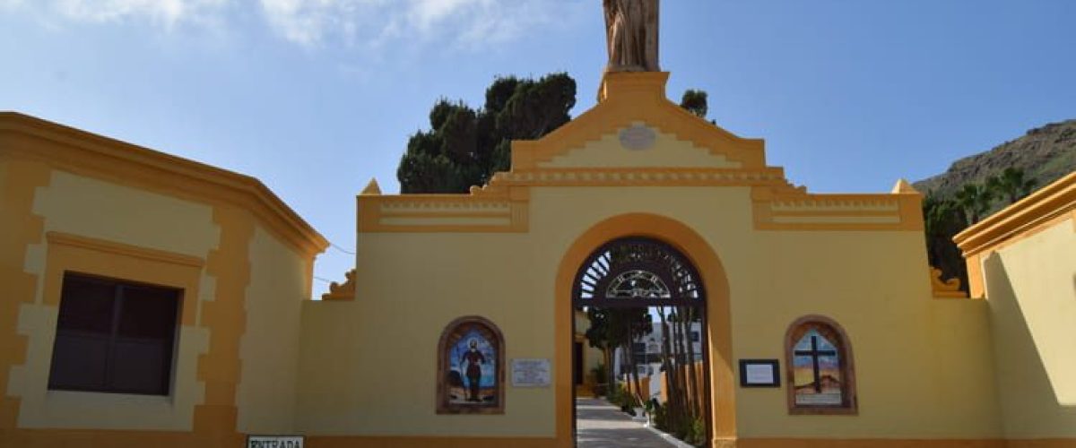 Entrada al cementerio municipal de San Isidro 1