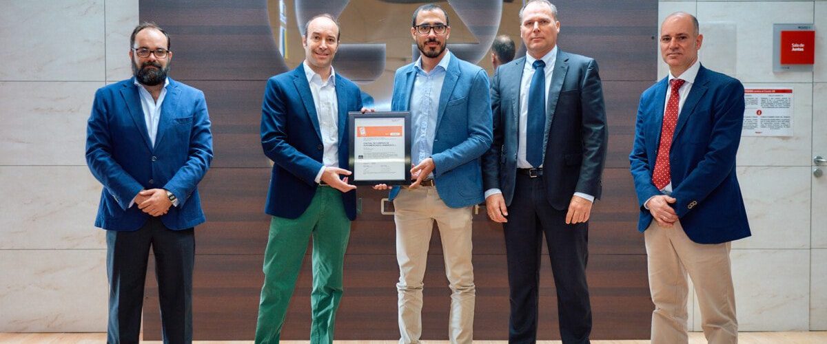 Entrega del certificado al equipo de seguridad de la informacion de SPAR Gran Canaria