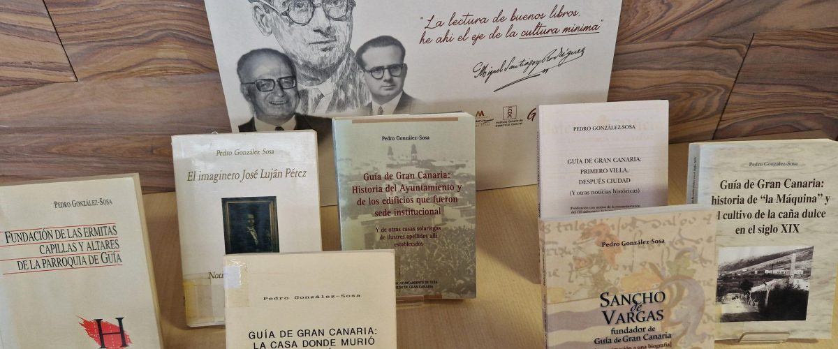 Espacio dedicado a las publicaciones de Pedro González Sosa en la Biblioteca Municipal de Guía