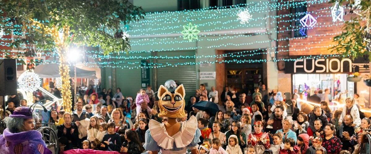 Espectaculo La Merienda de Alicia en la Plaza de Los Faycanes